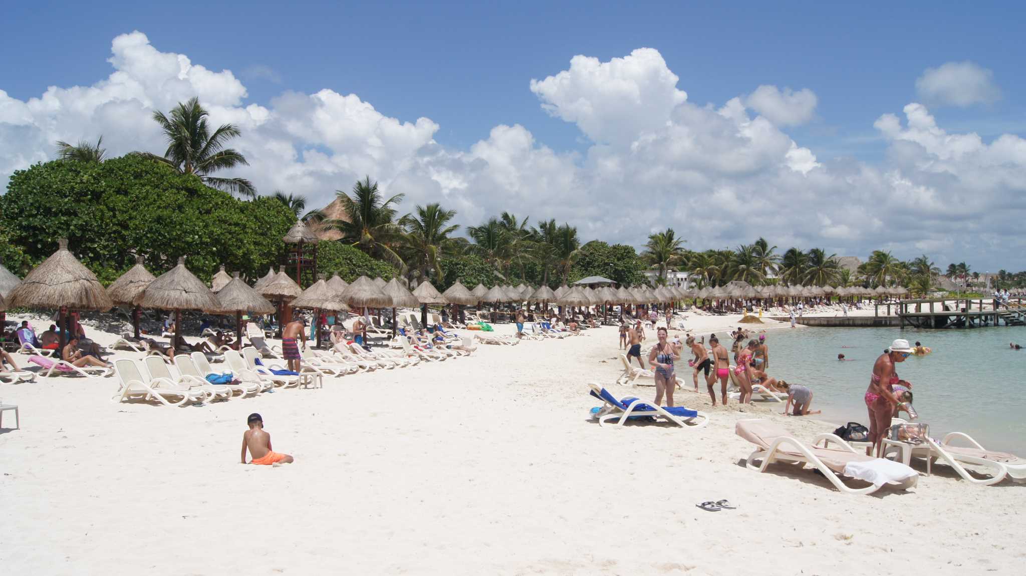      (Bahia Principe - the beach)